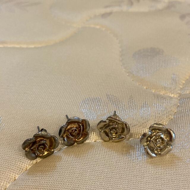 薔薇ピアス　2セット レディースのアクセサリー(ピアス)の商品写真