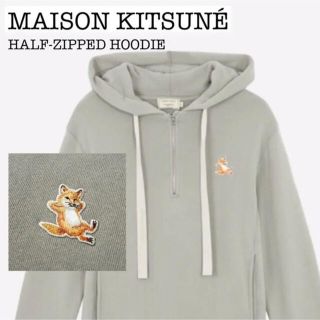 メゾンキツネ(MAISON KITSUNE')のメゾンキツネ ハーフジップパーカーSサイズ Chillax Fox(パーカー)