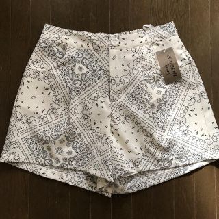 新品未使用☆レディスショートパンツ☆バンダナ柄☆ペイズリー柄(ショートパンツ)