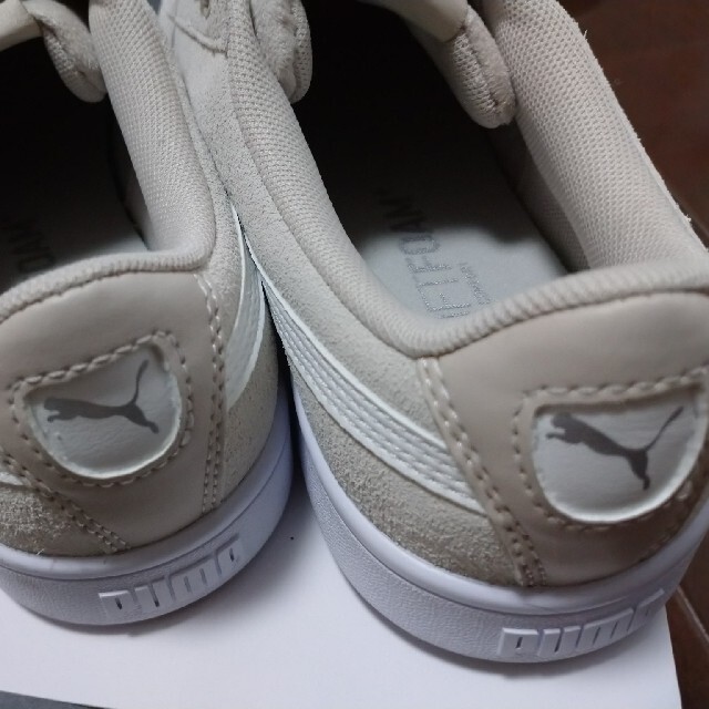 PUMA(プーマ)の★お値下げ★PUMA  ほぼ新品 オフホワイト スニーカー メンズの靴/シューズ(スニーカー)の商品写真