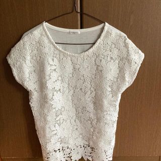 ハニーズ(HONEYS)の花柄シャツ(Tシャツ(半袖/袖なし))