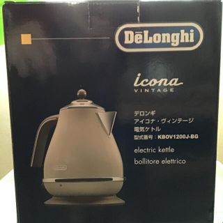 デロンギ(DeLonghi)のDeLonghi デロンギ　電気ケトル　1リットル　クリーム色(電気ケトル)