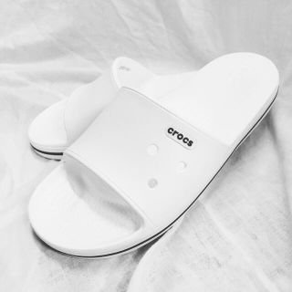 クロックス(crocs)の新品 未使用品 クロックス 25.0cm サンダル 白　タグ付き(サンダル)