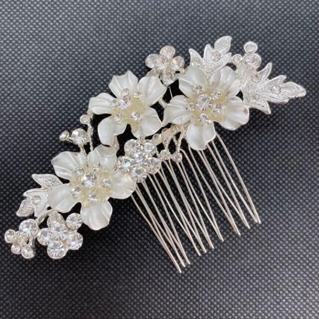 【お買い得】結婚式ウェディングパーティー フラワー花シルバーヘアアクセサリー ハンドメイドのウェディング(ヘッドドレス/ドレス)の商品写真