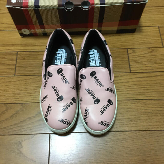 A BATHING APE(アベイシングエイプ)の中古エイプ約２４センチ靴スニーカー総柄スリッポンＵＳ６ＡＰＥ レディースの靴/シューズ(スニーカー)の商品写真