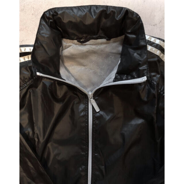 UNIQLO(ユニクロ)のUNIQLO ウィンドブレーカー　フード付き　黒 レディースのジャケット/アウター(ナイロンジャケット)の商品写真