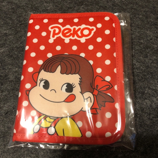 ペコちゃん 通帳 カード ケース エンタメ/ホビーのおもちゃ/ぬいぐるみ(キャラクターグッズ)の商品写真