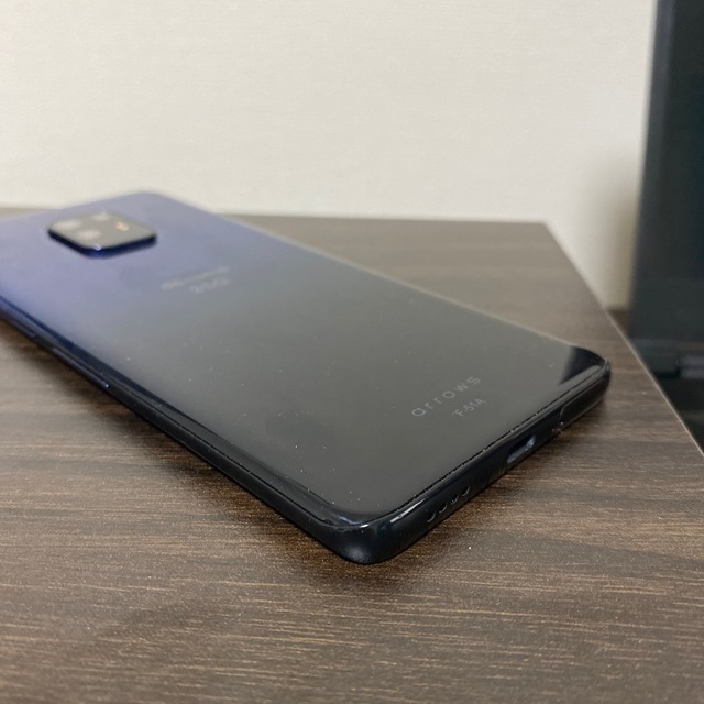 arrows 5G F-51A ネイビーブラック スマホ/家電/カメラのスマートフォン/携帯電話(スマートフォン本体)の商品写真