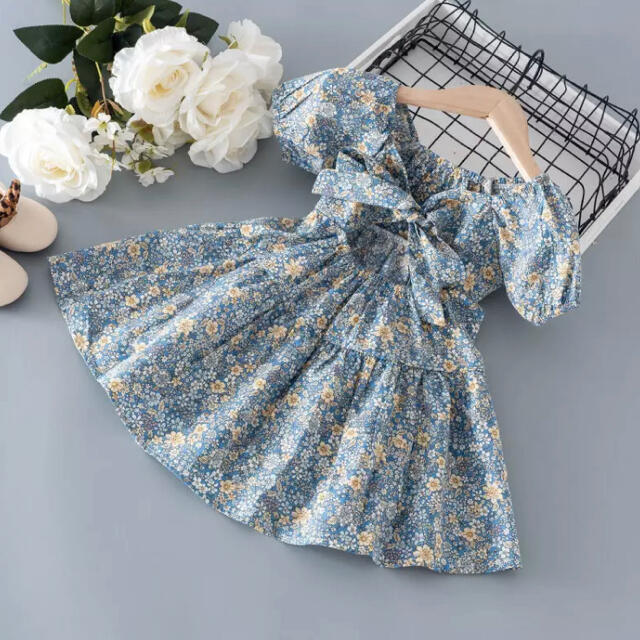 【最終SALE!!】フラワープリントワンピース☆Blue☆100cm キッズ/ベビー/マタニティのキッズ服女の子用(90cm~)(ワンピース)の商品写真