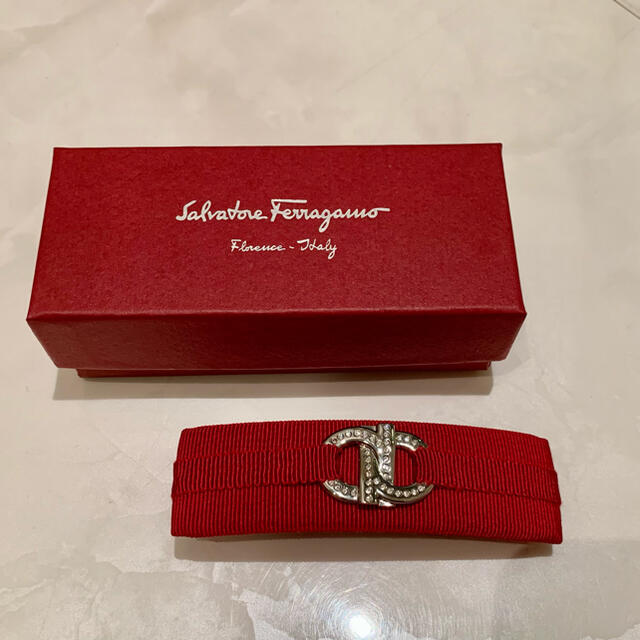 Salvatore Ferragamo(サルヴァトーレフェラガモ)の値下げ　フェラガモ　バレッタ　ガンチーニ レディースのヘアアクセサリー(バレッタ/ヘアクリップ)の商品写真