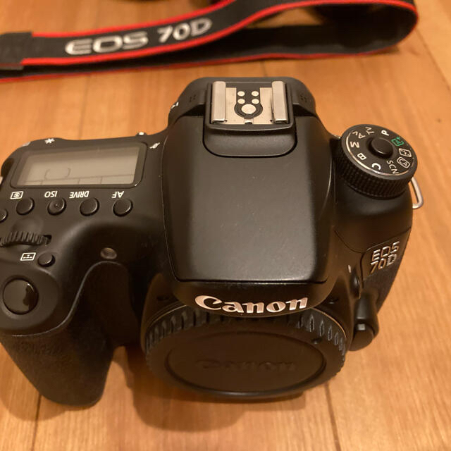 Canon EOS 70D レンズキット&レンズの通販 by kiwiii03's shop｜キヤノンならラクマ - ❗️最終値下げ❗️Canon 最安値お得