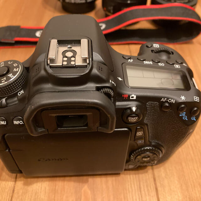 Canon EOS 70D レンズキット&レンズの通販 by kiwiii03's shop｜キヤノンならラクマ - ❗️最終値下げ❗️Canon 最安値お得