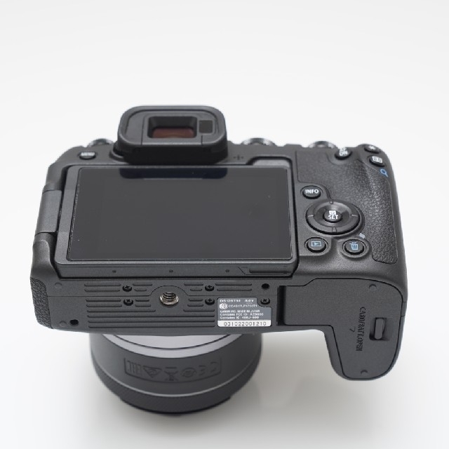 Canon(キヤノン)のEOS RPとRF 50mm f1.8レンズセット スマホ/家電/カメラのカメラ(ミラーレス一眼)の商品写真