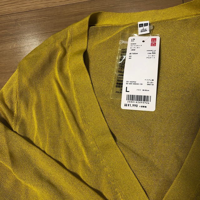 UNIQLO(ユニクロ)のLサイズ　新品タグ付ライトVネックカーディガン レディースのトップス(カーディガン)の商品写真