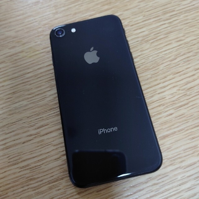 iPhone(アイフォーン)のiPhone8本体のみブラック スマホ/家電/カメラのスマートフォン/携帯電話(スマートフォン本体)の商品写真