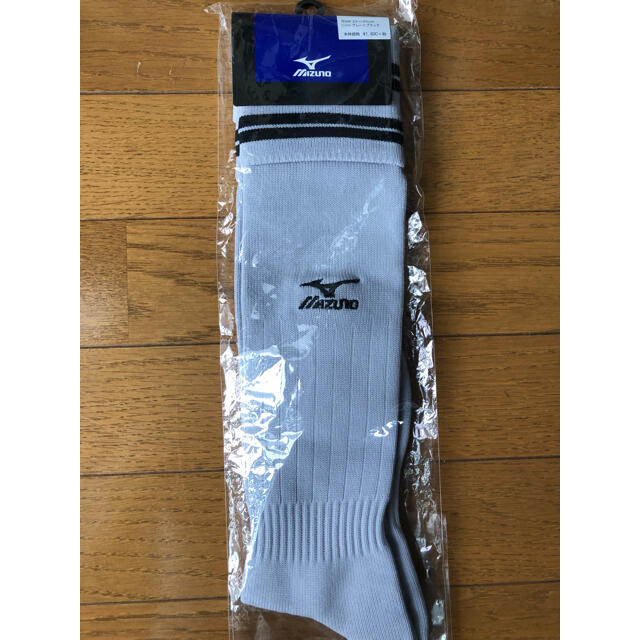 MIZUNO(ミズノ)の新品サッカーソックス（グレー） チケットのスポーツ(サッカー)の商品写真