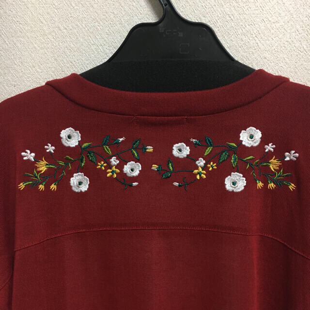 RETRO GIRL(レトロガール)の【RETRO GIRL】花刺繍入りロングカーディガン　Mサイズ レディースのトップス(カーディガン)の商品写真