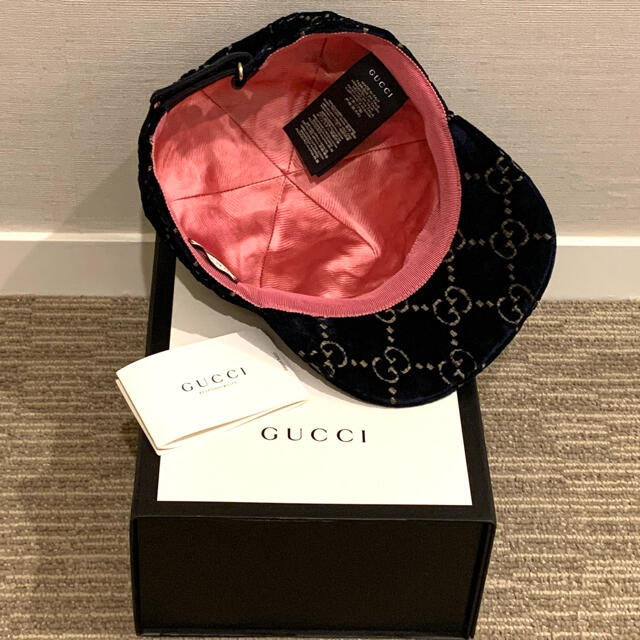 Gucci(グッチ)のGUCCI ベルベット ベロア　キャップ　ネイビー　美品　正規品 メンズの帽子(キャップ)の商品写真