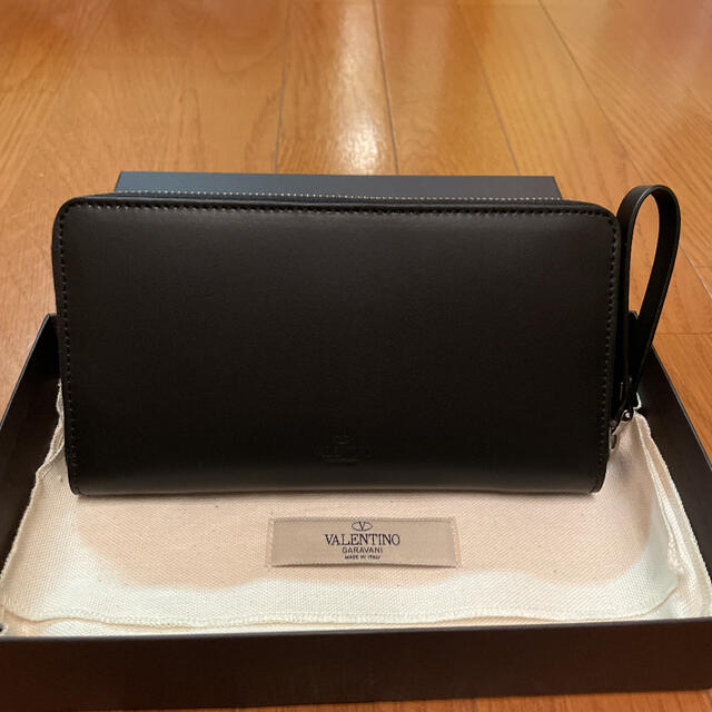 新品 ヴァレンティノ VLTN ラウンドファスナー長財布 黒 白 ユニ 新品 ヴァレンティノ VLTN ラウンドファスナー長財布 黒 白 ユニ