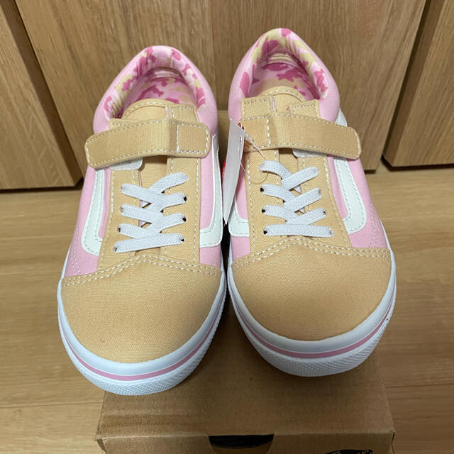 VANS(ヴァンズ)の新品VANSオールドスクールoldskoolkidsピンク21cm キッズ/ベビー/マタニティのキッズ靴/シューズ(15cm~)(スニーカー)の商品写真