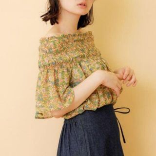 オリーブデオリーブ(OLIVEdesOLIVE)のOLIVE des OLIVE 花柄オフショルブラウス（イエロー）_F_新品(シャツ/ブラウス(半袖/袖なし))