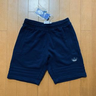 アディダス(adidas)の新品☆アディダスオリジナルスのトレフォイルワッペン付きスリーラインショートパンツ(ショートパンツ)