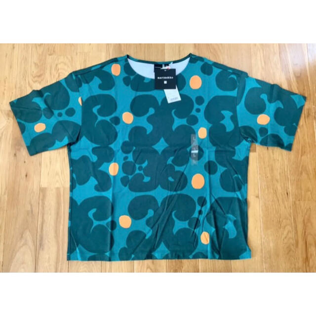 marimekko(マリメッコ)の日本未発売★marimekko × uniqlo Tシャツ　緑　L ケイダス レディースのトップス(Tシャツ(半袖/袖なし))の商品写真