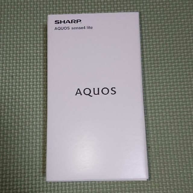 AQUOS(アクオス)のAQUOS sense4 lite シルバー スマホ/家電/カメラのスマートフォン/携帯電話(スマートフォン本体)の商品写真