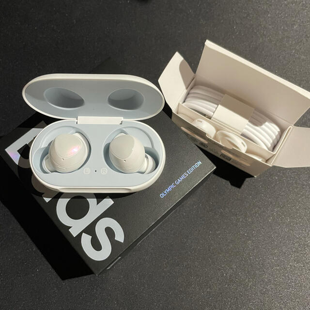 SAMSUNG(サムスン)のGALAXY Buds Olympic game edition スマホ/家電/カメラのオーディオ機器(ヘッドフォン/イヤフォン)の商品写真