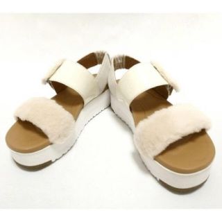 アグ(UGG)のとても可愛いUGG アグ　美品　サンダル(サンダル)