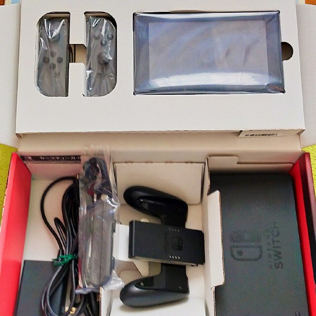 Nintendo Switch Joy-Con(L)/(R) グレー エンタメ/ホビーのゲームソフト/ゲーム機本体(家庭用ゲーム機本体)の商品写真