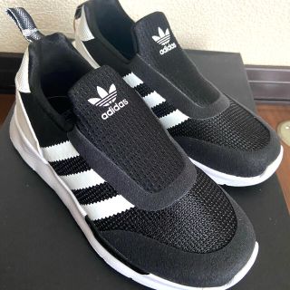 アディダス(adidas)のadidas キッズスニーカー　新品(スニーカー)