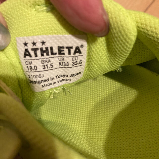 ATHLETA(アスレタ)の着用回数少なめ★ ATHLETA サッカー 18.0センチ シューズ キッズ/ベビー/マタニティのキッズ靴/シューズ(15cm~)(スニーカー)の商品写真