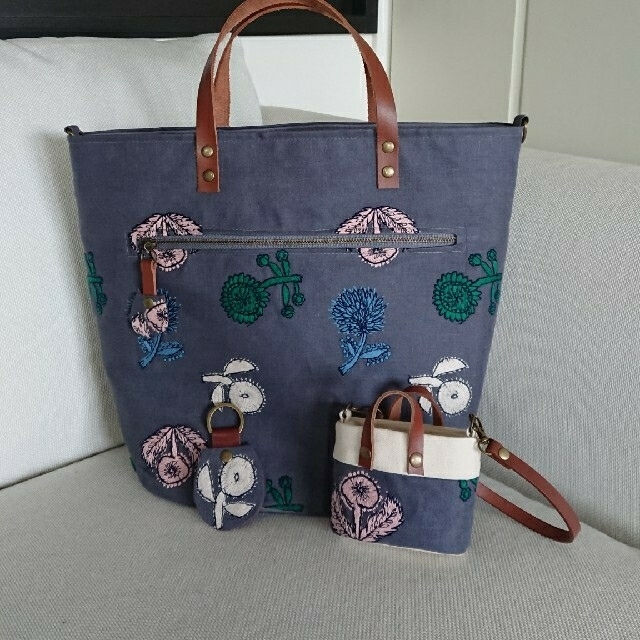 ミナペルホネンカルテットグレーバックとバックチャームハンドメイド