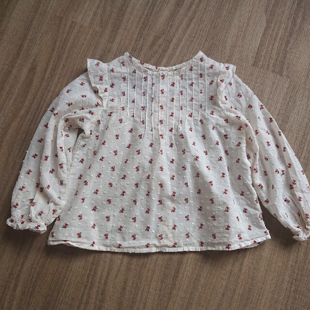 ZARA(ザラ)の2点セットZARA ブラウス104CMとパンツ92CM キッズ/ベビー/マタニティのキッズ服女の子用(90cm~)(Tシャツ/カットソー)の商品写真