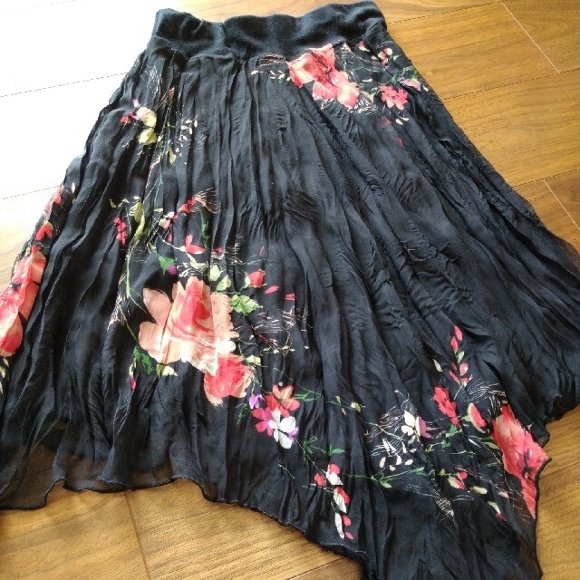 アシンメトリースカート　黒　フリーサイズ レディースのスカート(ひざ丈スカート)の商品写真