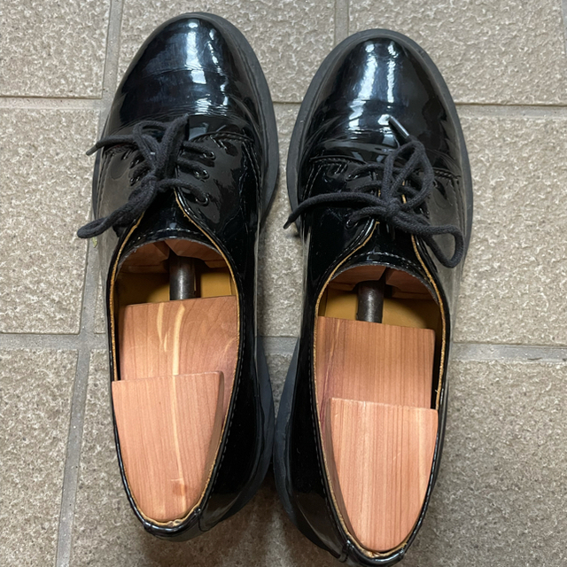 Dr.Martens(ドクターマーチン)のDr.Martens × BEAMS / 別注 パテント 3ホール メンズの靴/シューズ(ドレス/ビジネス)の商品写真