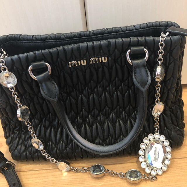 売れ筋商品 miumiu - miumiu ナッパレザークリスタル ハンドバッグ