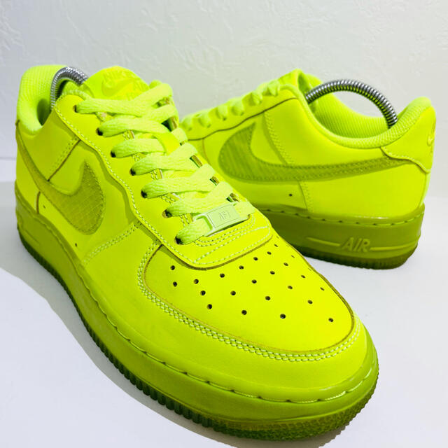 NIKE(ナイキ)のNIKE/ナイキ★AIR FORCE1/エアフォース1★蛍光黄/ネオン★24.0 レディースの靴/シューズ(スニーカー)の商品写真