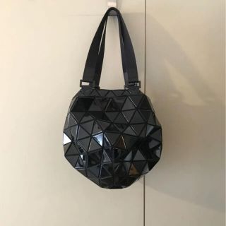 プリーツプリーズイッセイミヤケ(PLEATS PLEASE ISSEY MIYAKE)のプリーツプリーズタイル立体キューブハンドバッグブラック黒バオバオ(ハンドバッグ)