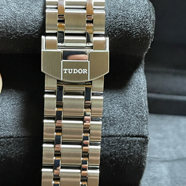 Tudor(チュードル)の新品未使用　2021,６月　国内正規店購入　チューダー　ロイヤル　41  ブルー メンズの時計(腕時計(アナログ))の商品写真