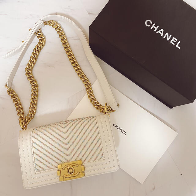 CHANEL(シャネル)のシャネル ボーイシャネル スモールハンドバッグ 白 レディースのバッグ(ショルダーバッグ)の商品写真