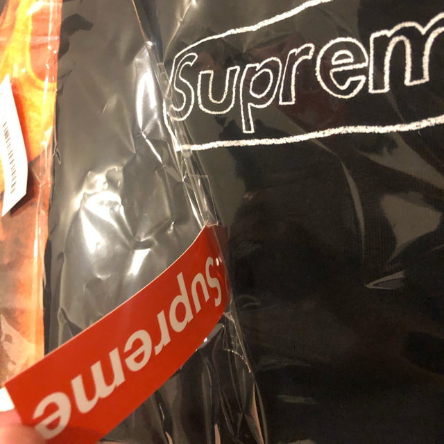 Supreme(シュプリーム)のSupreme Kaws Chalk Logo Tee S メンズのトップス(Tシャツ/カットソー(半袖/袖なし))の商品写真