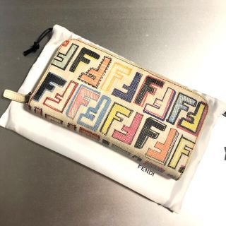 フェンディ 長財布 ズッカ イラスト マルチカラー FENDI 財布 ロゴ 白