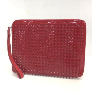 クリスチャンルブタン(Christian Louboutin)のクリスチャンルブタン Christian Louboutin クラッチバッグ スパイクスタッズ iPadケース エナメル/レザー レッド(iPadケース)