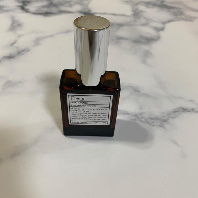AUX PARADIS(オゥパラディ)のオゥパラディ　フルール　15ml コスメ/美容の香水(香水(女性用))の商品写真