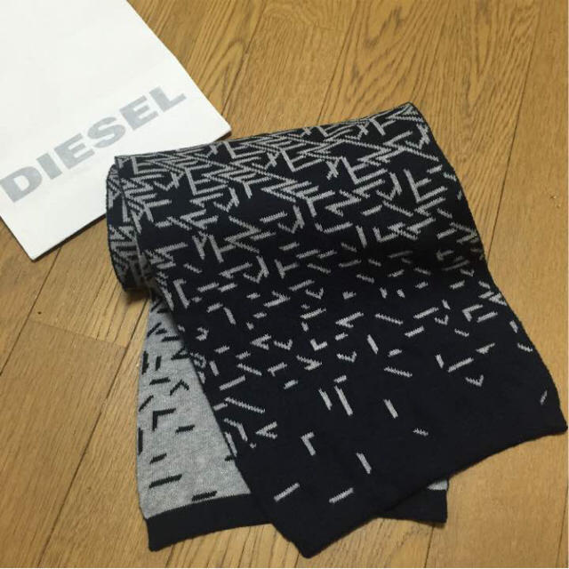 DIESEL(ディーゼル)のDIESEL☆ジオメトリーマフラー メンズのファッション小物(マフラー)の商品写真