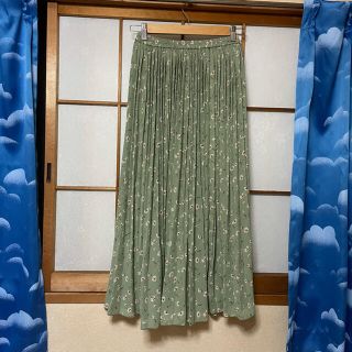 イング(INGNI)のINGNI 花柄スカート　プリーツスカート　くすんだ黄緑　(ロングスカート)