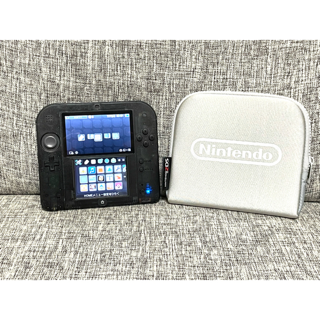 任天堂(ニンテンドウ)のNintendo  ニンテンドー 2DS 本体　クリアブラック エンタメ/ホビーのゲームソフト/ゲーム機本体(携帯用ゲーム機本体)の商品写真