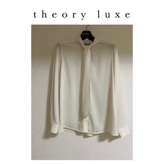 セオリーリュクス(Theory luxe)の完売　定価26,000円　theoryluxe ボウタイブラウス　ホワイト　S(シャツ/ブラウス(長袖/七分))